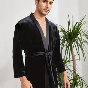 Peignoir Luxueux Noir en Tissu Éponge et Doux