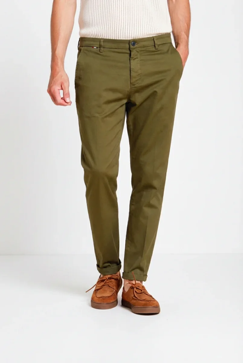 Osaka pantalone chino uomo in tricotina fine di cotone e lyocell carrot fit – Image 4