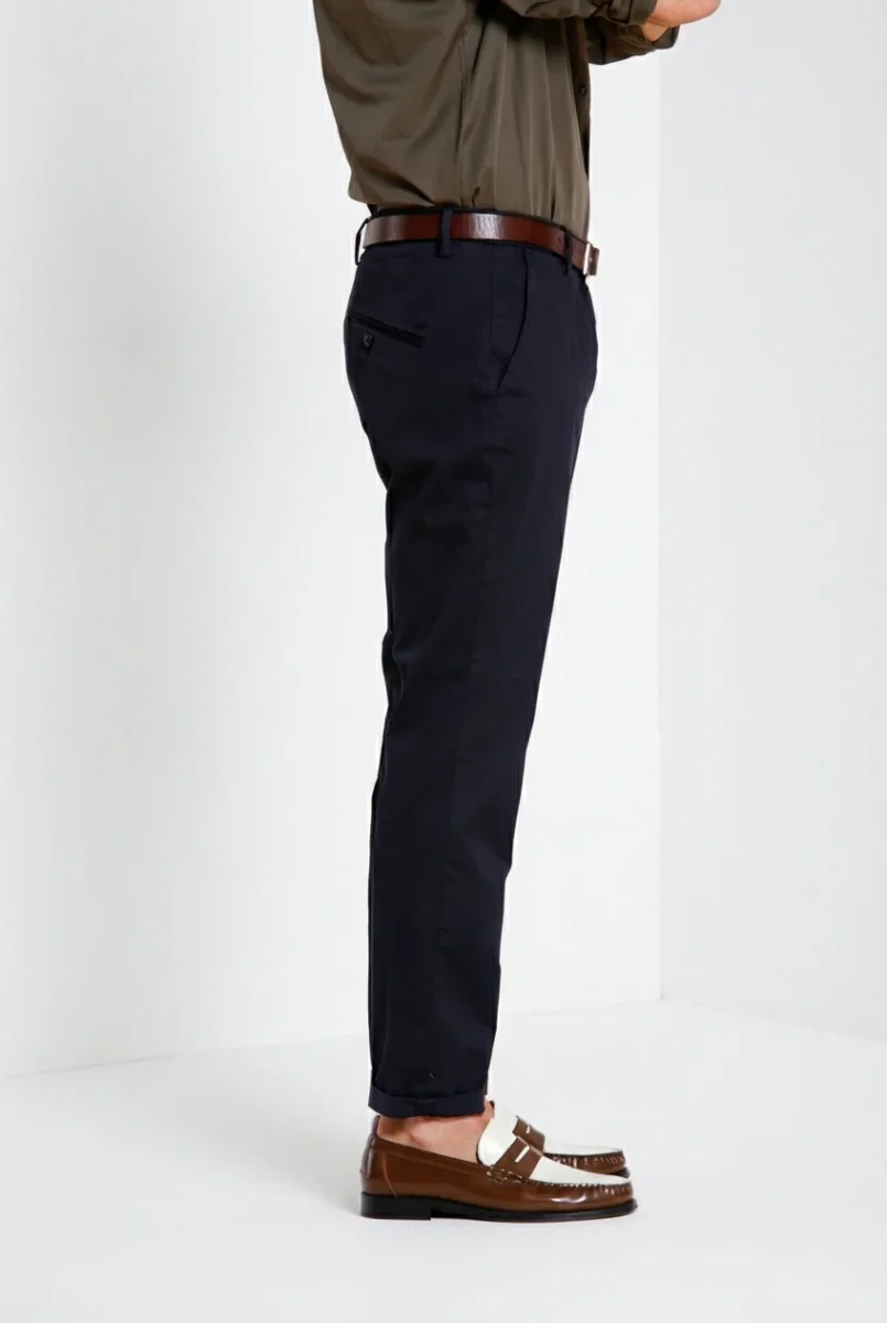 Osaka pantalone chino uomo in tricotina fine di cotone e lyocell carrot fit – Image 5
