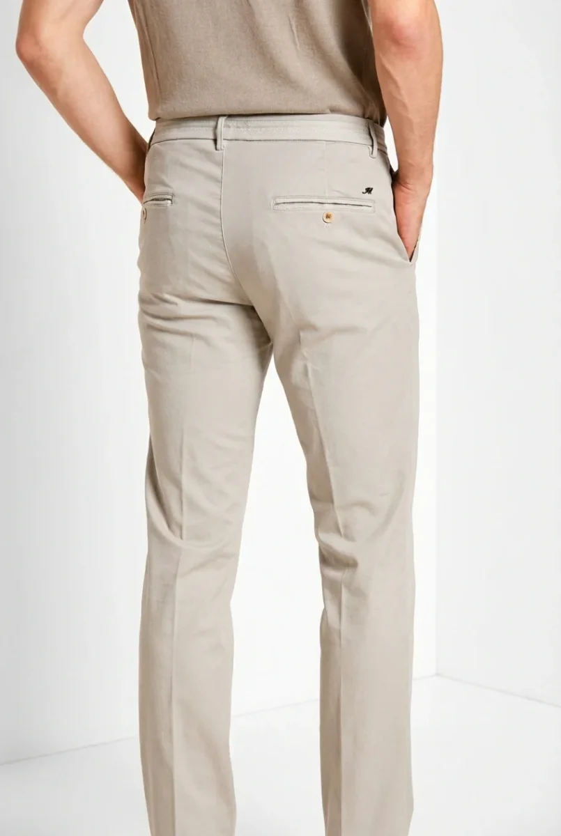 Torino Elegance pantalone chino uomo in tricotina fine di cotone e lyocell slim fit – Image 3