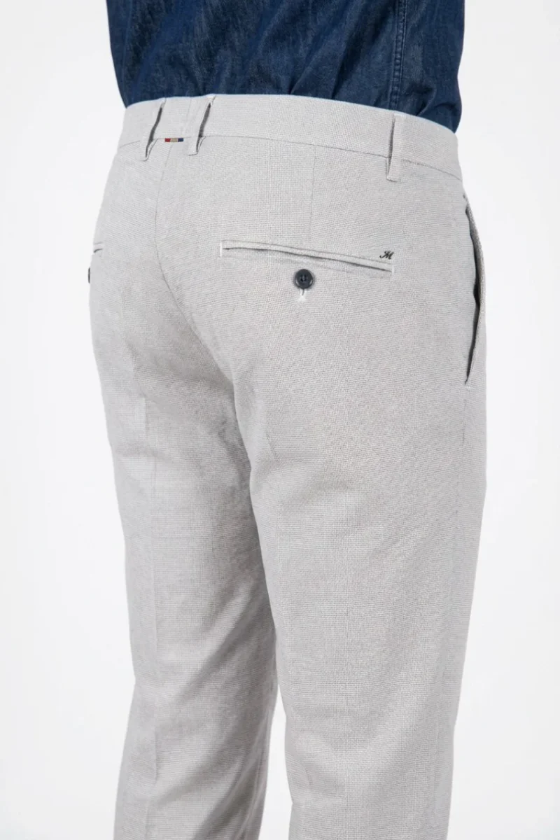 Torino pantalone chino uomo in microfantasia pied de poule tinto filo blu slim fit – Image 3