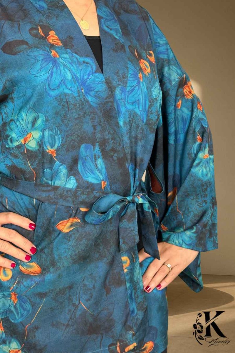 Veste Kimono Femme chic | L’Éclat Bleu Des Nuits Florales – Image 9