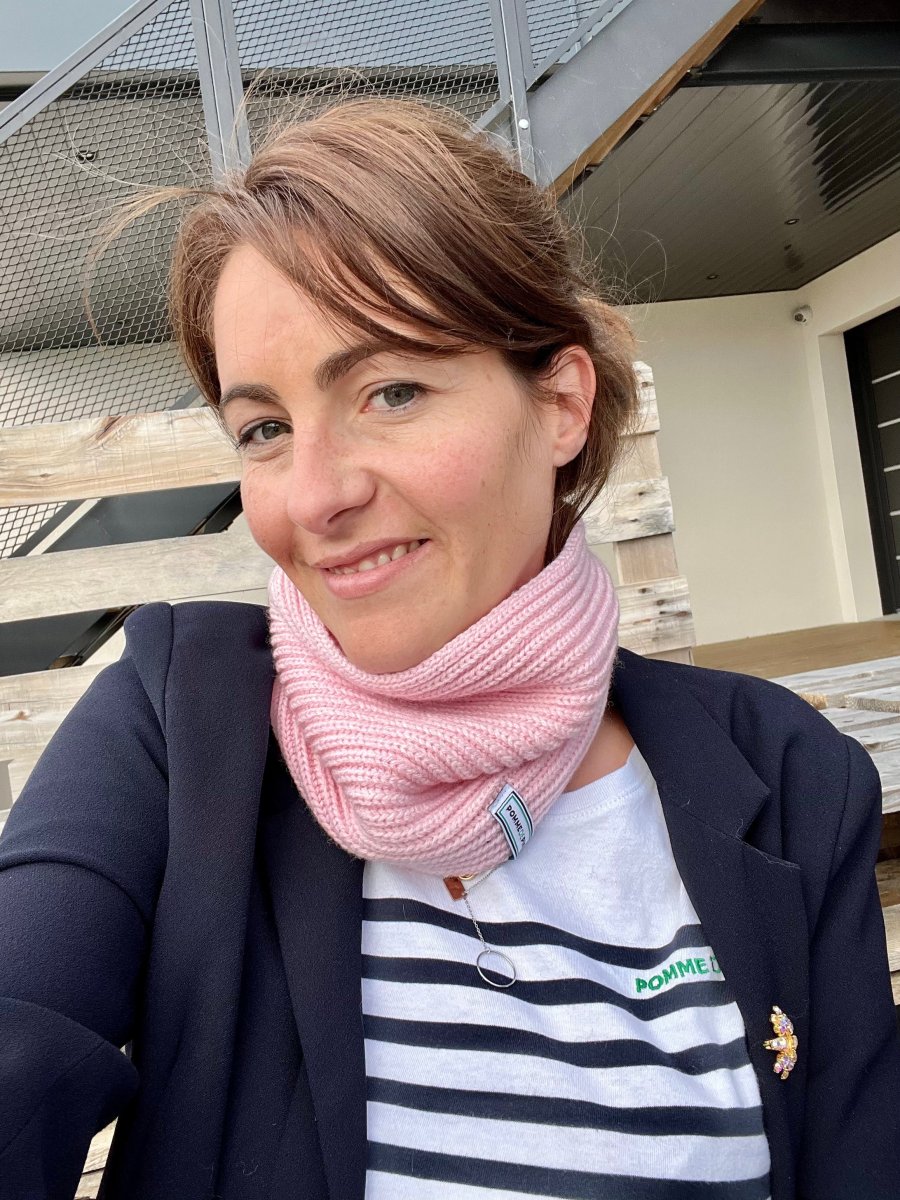 Tour de cou Rose Édition Limitée MADE IN AUVERGNE RHÔNE- ALPES – Image 4